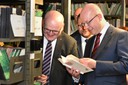 Návštěva premiéra Bohuslava Sobotky a ministra kultury Daniela Hermana v Národní knihovně